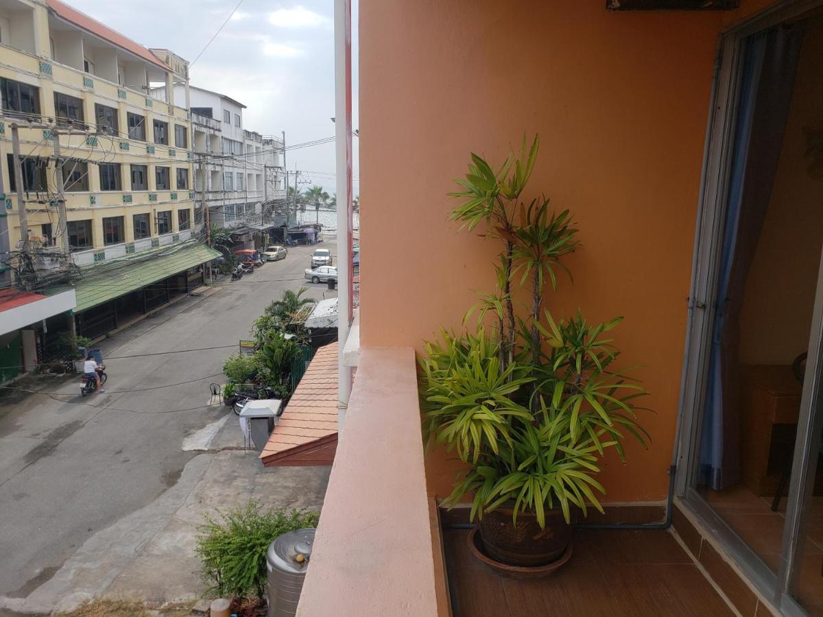 Everybody'S Inn Jomtien Beach Exterior photo